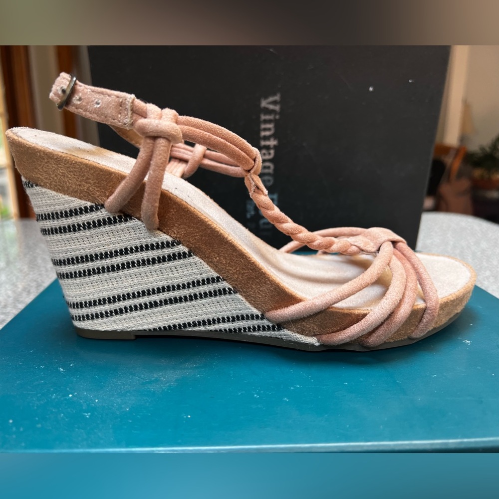 Aerosols Sandals